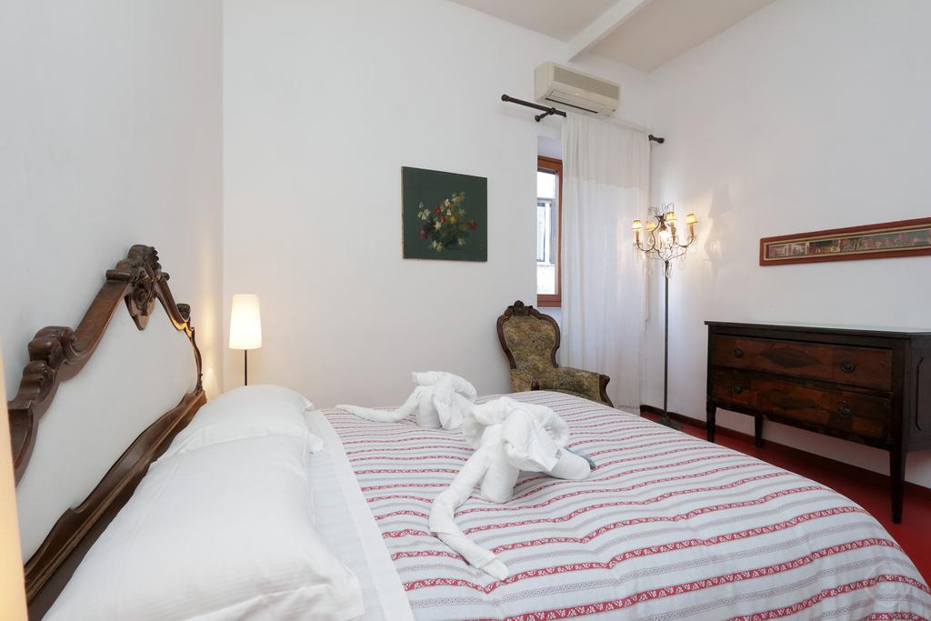 Fori Imperiali Apartment روما الغرفة الصورة